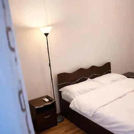 Warm Place In Old Town Bükreş