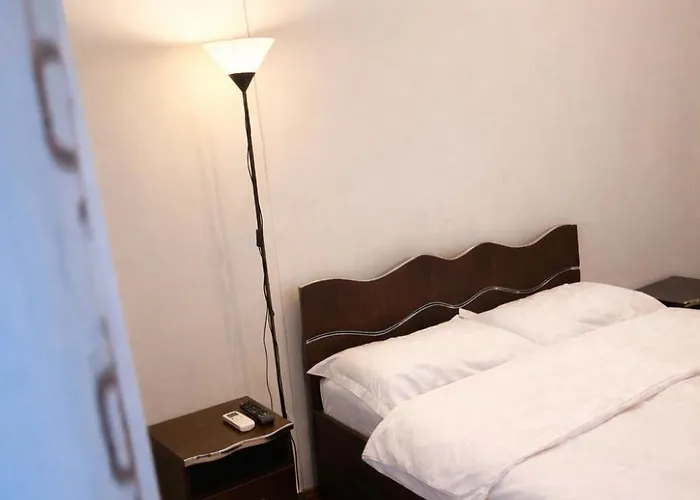 Warm Place In Old Town 부쿠레슈티